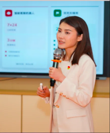 上官琳在活动现场分享